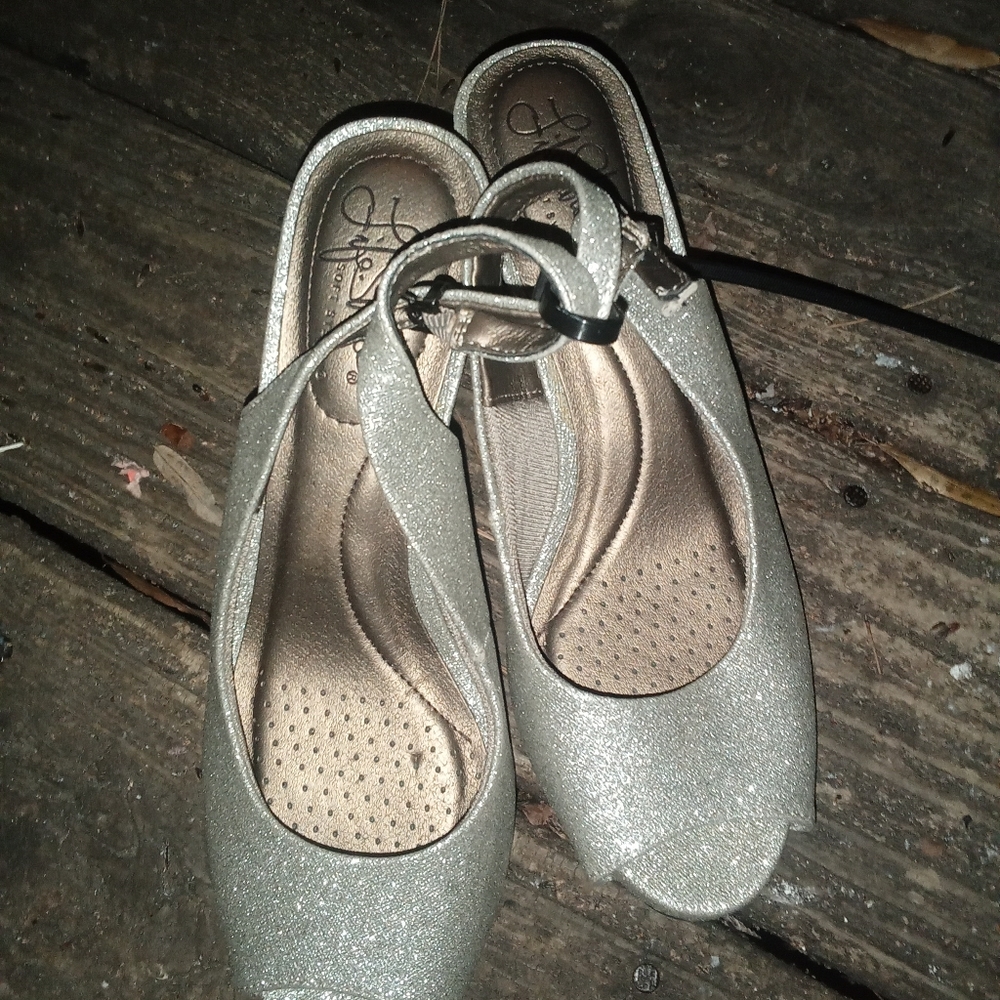 Jessica Simpson Shoes - Picture 2 of 5